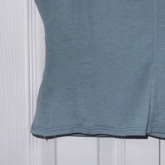 Lululemon (Size 2?)  Short Sleeve Shirt - Picture 5 of 9